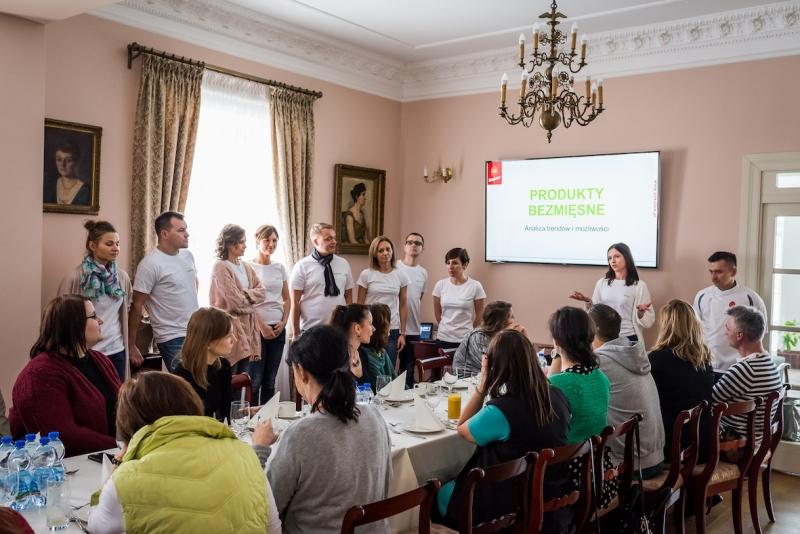 Trendy żywieniowe i nowa linia warzywna w Akademii Smaku Sokołów